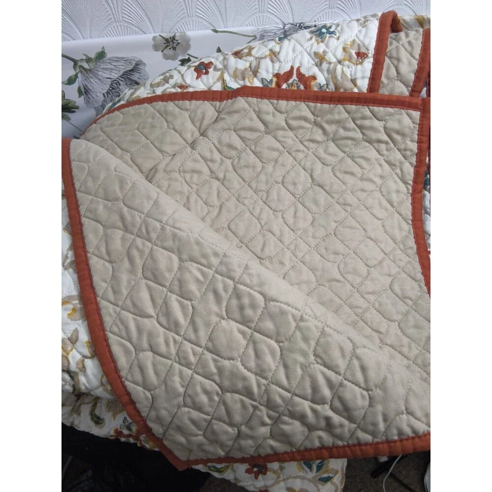E & E Co. Quilted Comforter Queen  90 X 90 Floral Square